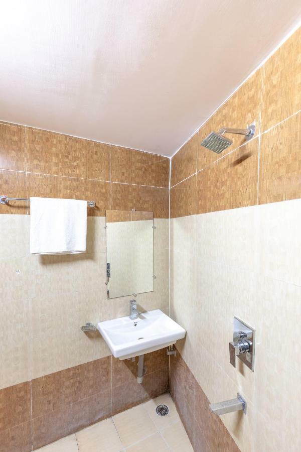 Oyo 45301 Hotel Om Palace Sāgar Eksteriør bilde