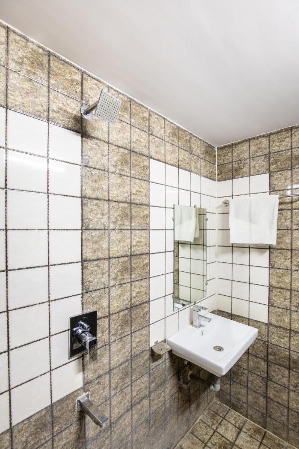 Oyo 45301 Hotel Om Palace Sāgar Eksteriør bilde